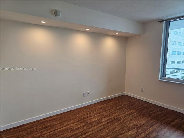 325 S Biscayne Blvd 3116, Miami, FL 33131