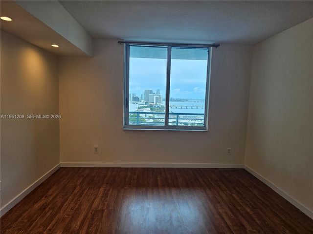 325 S Biscayne Blvd 3116, Miami, FL 33131