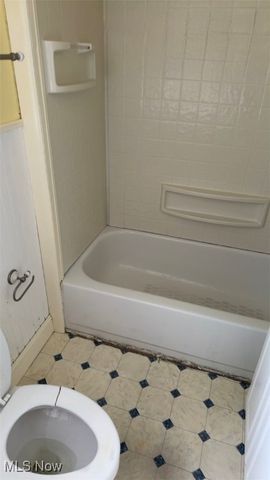 828 E 216th Street, Euclid, OH 44119