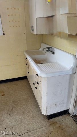 828 E 216th Street, Euclid, OH 44119