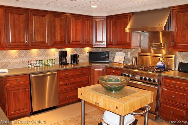 13756 Eaton Drive 16, Plymouth, MI 48170