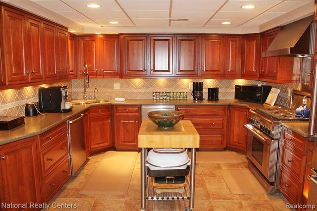 13756 Eaton Drive 16, Plymouth, MI 48170