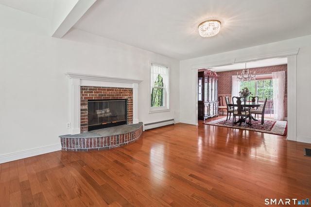 81 Amanda Lane, Naugatuck, CT 06770