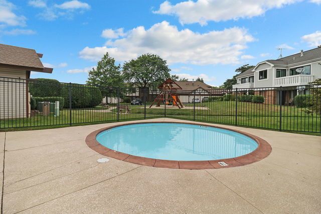 1232 Plum Tree Court A2, Schaumburg, IL 60193