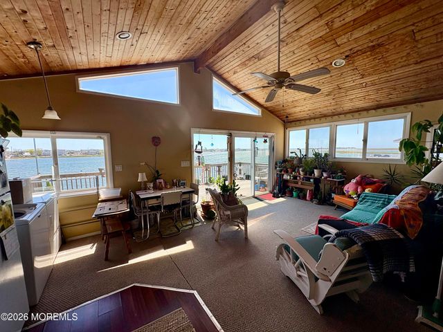 11 4th Street, Manahawkin, NJ 08050
