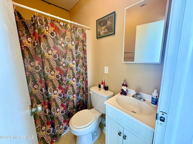 11 4th Street, Manahawkin, NJ 08050