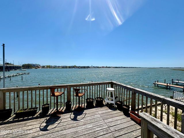 11 4th Street, Manahawkin, NJ 08050