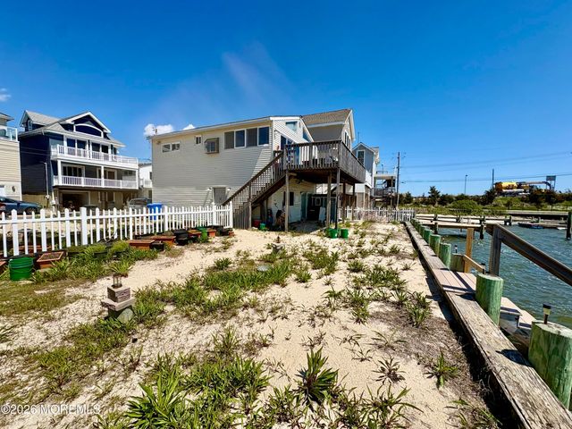 11 4th Street, Manahawkin, NJ 08050