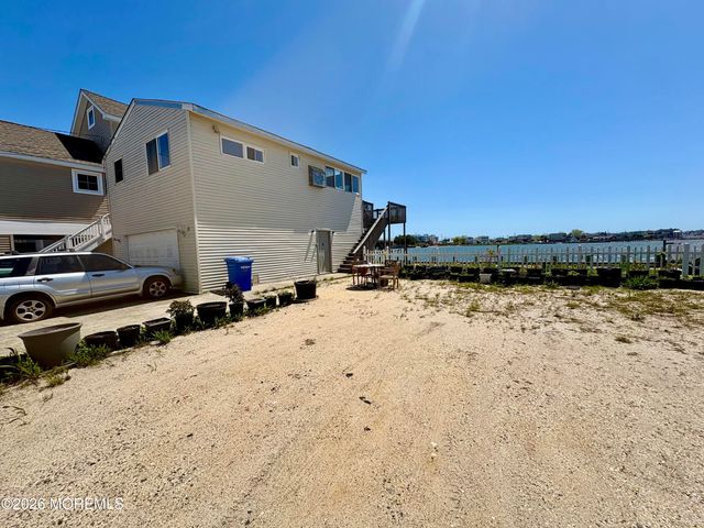 11 4th Street, Manahawkin, NJ 08050