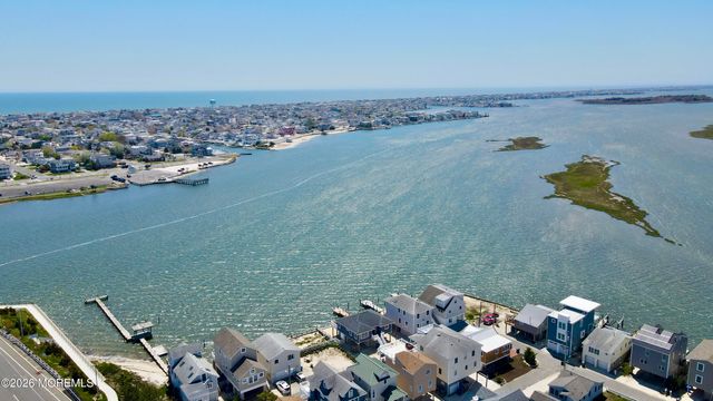 11 4th Street, Manahawkin, NJ 08050