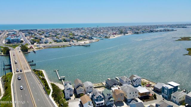 11 4th Street, Manahawkin, NJ 08050