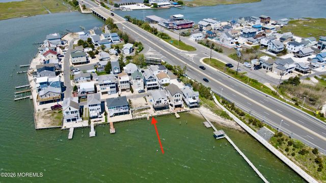11 4th Street, Manahawkin, NJ 08050