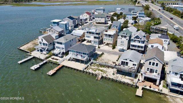 11 4th Street, Manahawkin, NJ 08050
