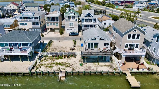 11 4th Street, Manahawkin, NJ 08050