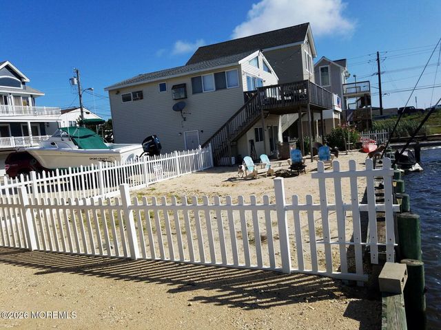 11 4th Street, Manahawkin, NJ 08050