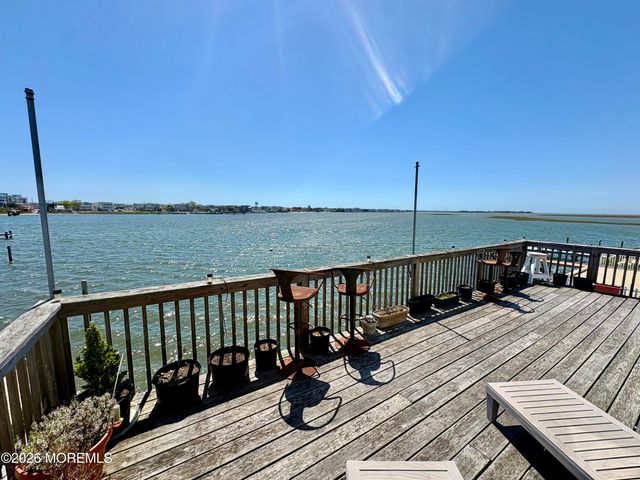 11 4th Street, Manahawkin, NJ 08050