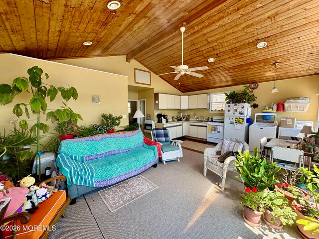11 4th Street, Manahawkin, NJ 08050