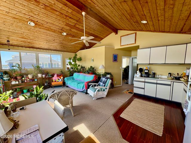 11 4th Street, Manahawkin, NJ 08050