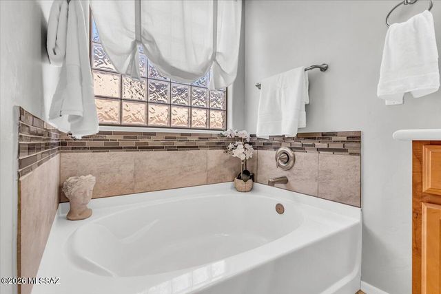 7802 E Treetop Road, Tucson, AZ 85756