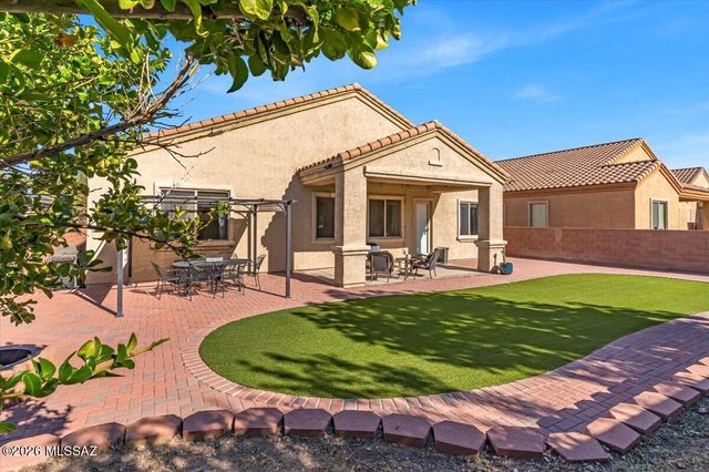 7802 E Treetop Road, Tucson, AZ 85756