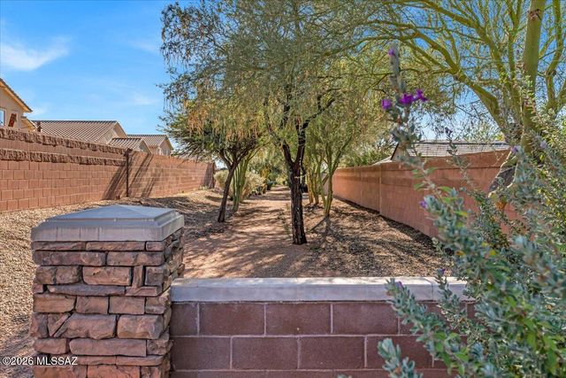 7802 E Treetop Road, Tucson, AZ 85756