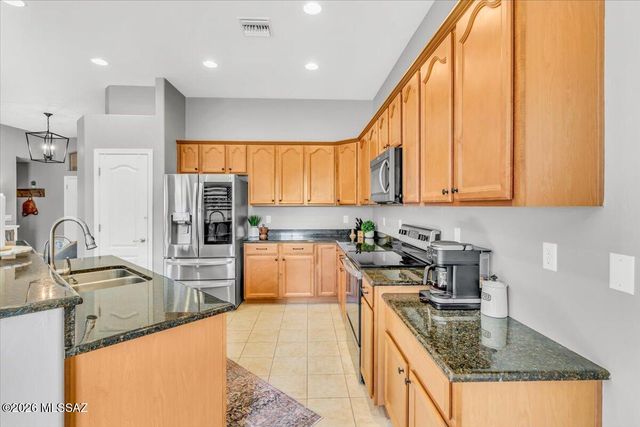 7802 E Treetop Road, Tucson, AZ 85756