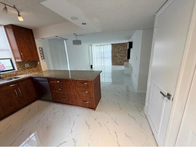 18000 NW 68th Ave 101A, Hialeah, FL 33015