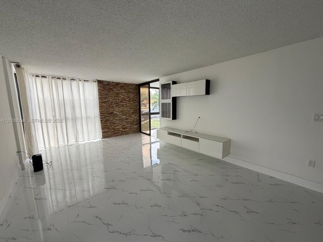 18000 NW 68th Ave 101A, Hialeah, FL 33015