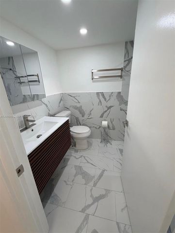 18000 NW 68th Ave 101A, Hialeah, FL 33015