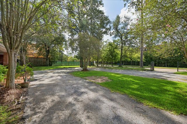 9330 Memorial Drive, Houston, TX 77024