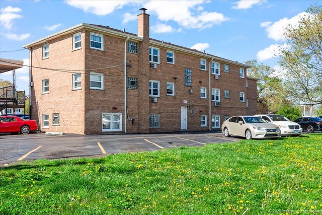 7110 W 107th Street 16, Worth, IL 60482