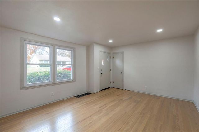 3037 South Scott Avenue, Independence, MO 64052