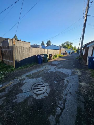 2524 W Dean Ave, Spokane, WA 99202