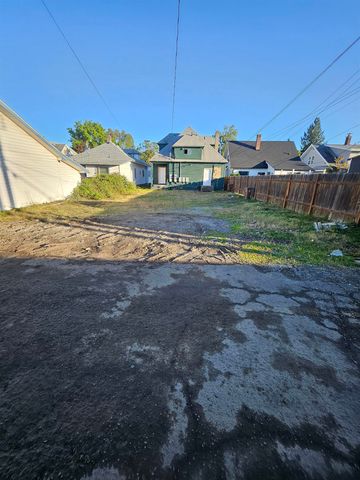2524 W Dean Ave, Spokane, WA 99202