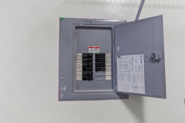 4912 Ashley Lane 84, Waterford Twp, MI 48329