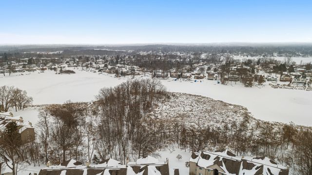 4912 Ashley Lane 84, Waterford Twp, MI 48329