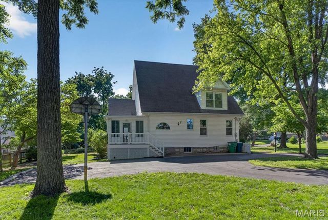 9310 Old Bonhomme Road, Olivette, MO 63132