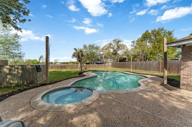 6814 Avenue O, Santa Fe, TX 77510