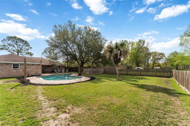 6814 Avenue O, Santa Fe, TX 77510