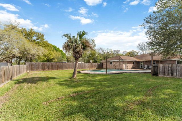 6814 Avenue O, Santa Fe, TX 77510