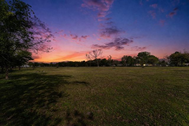 6814 Avenue O, Santa Fe, TX 77510