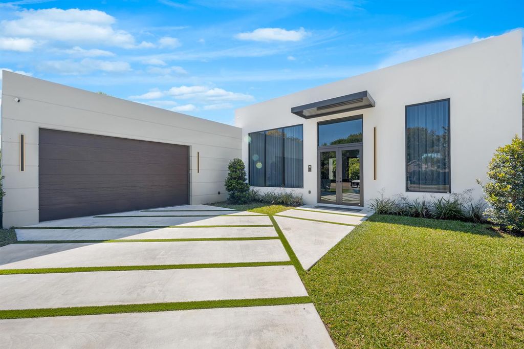 1000 SW 93rd Avenue, Plantation, FL 33324