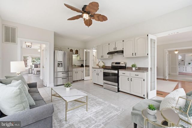 9723 S PARK CIR, Fairfax Station, VA 22039