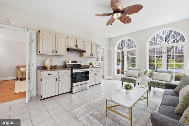 9723 S PARK CIR, Fairfax Station, VA 22039