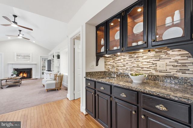 9723 S PARK CIR, Fairfax Station, VA 22039