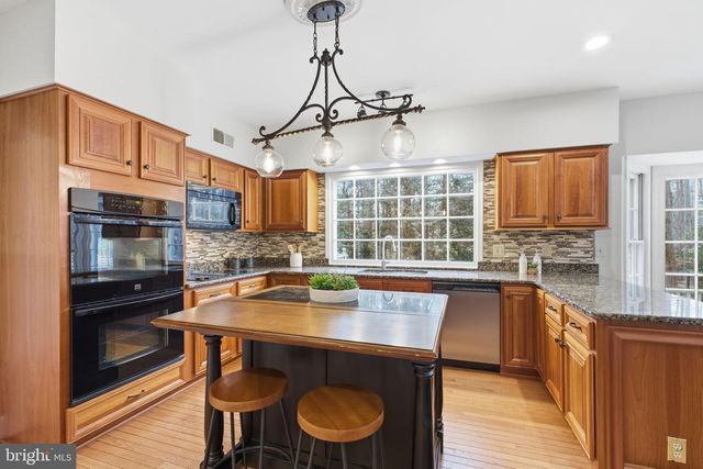 9723 S PARK CIR, Fairfax Station, VA 22039