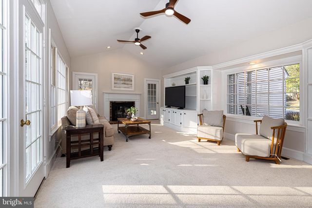 9723 S PARK CIR, Fairfax Station, VA 22039