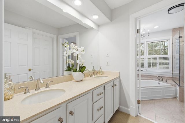 9723 S PARK CIR, Fairfax Station, VA 22039