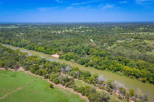 131 Arrowhead CT, Bastrop, TX 78602