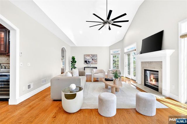 125 E Gramercy Place, Glen Rock, NJ 07452